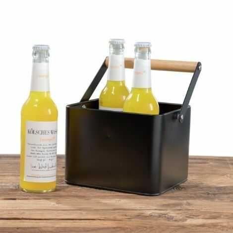 Flaskekurv i metal med sodavand flasker