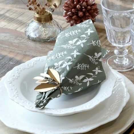 Mønstrede servietter i papir til bordet mos grøn og hvidt mønster