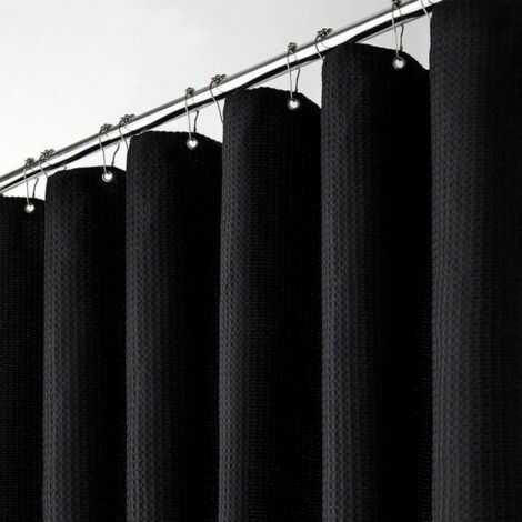 Sort badeforhæng 180x220 cm ophængt på badestangen