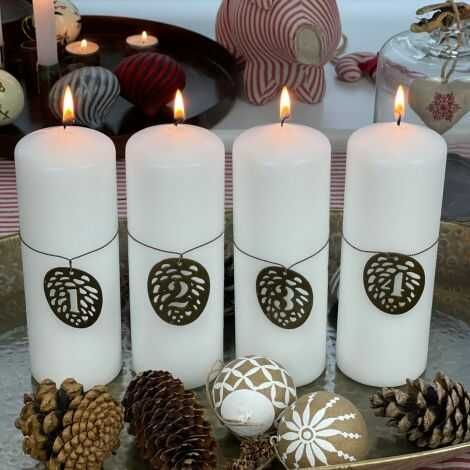 Adventstal 1-4 med wire hængt på bloklys som adventsstage