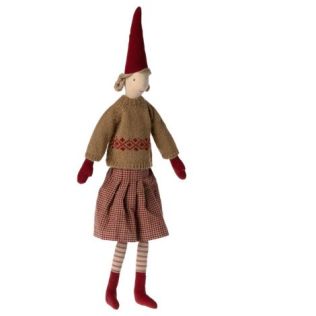 Maileg stofnisser maxi Laura fra året 2023 i fin nederdel og sweater