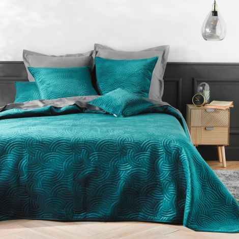 Turkis sengetæppe 220x240 blødt lagt på dobbeltseng