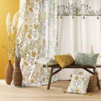 gul_pude aflang sammen med andre puder der passer i farver og stil