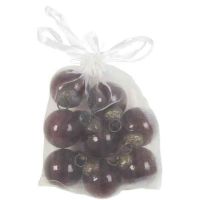 små røde julekugler coral almond pose med 8 ens kugler