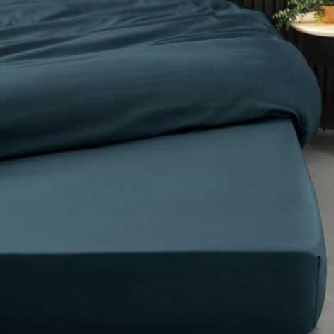 Mørke blåt faconlagen 180x200 lagt på en dobbelt madras