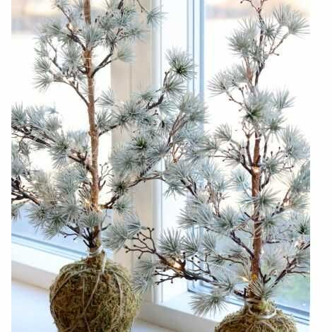 Moderne juletræ til pynt i vindueskarm med LED lys cedertræ