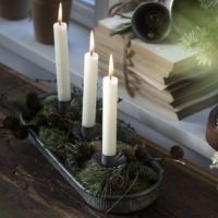 Aflangt fad til lys i zink metal med kant til dekoration og lys zink farvet