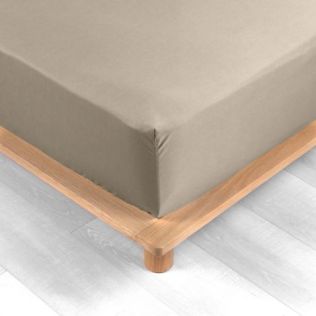 Faconlagen 180x200 cm glat lagt på topmadras beige