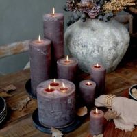 Rundt fad til lys antik sort med store bloklys til pynt og dekoration