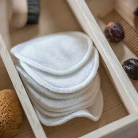 genanvendelige vatrondeller ligger i æske på badeværelset  klar til brug