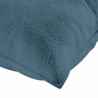 Blå pudebetræk set tæt på mønsteret i materialet