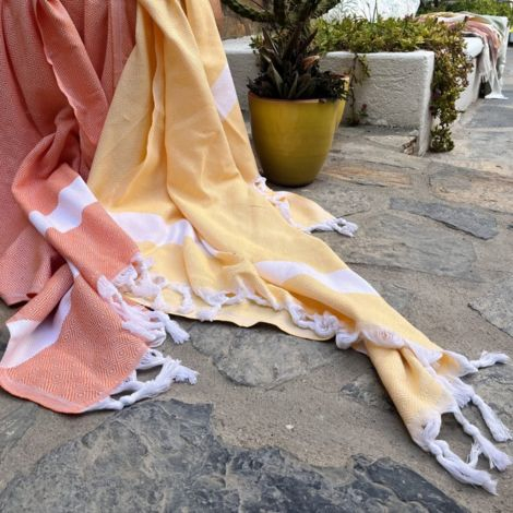 Se Orange håndklæder hos Egesgaves Brugskunst