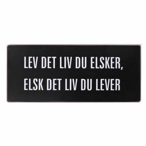 Metalskilt med citat på dansk - lev det liv du elsker sort med hvid tekst
