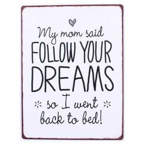 Metalskilt med sjov tekst my mon said follow your dreams hvidt med sort tekst
