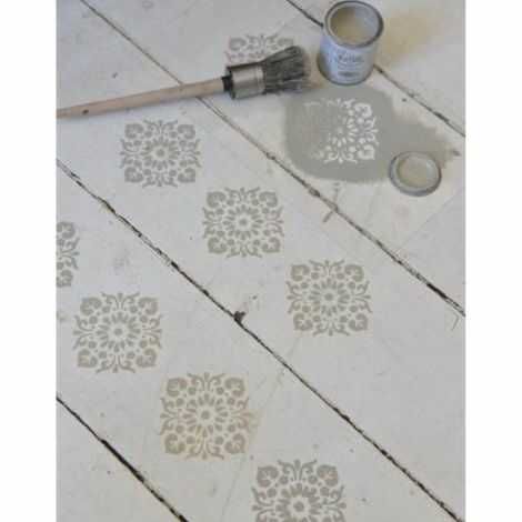 Dekorations skabeloner malet op som mønster på træ gulv