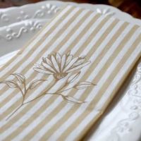 Papir servietter med striber og blomster honning fra chic antique