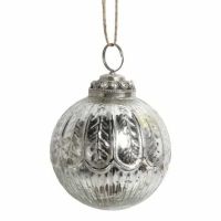 Julekugler sølv til ophæng på juletræ eller pynt i dekorationer