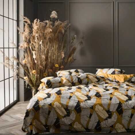 Mønstret sengetøj 140x200 redt op på seng i soveværelset