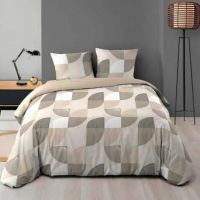 240x220 sengetøj lagt på dobbeltdyne i soveværelset