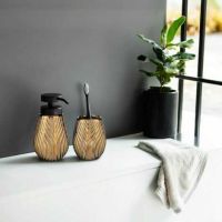 Guld sæbedispenser  til flydende sæbe der flot pynter på badeværelset