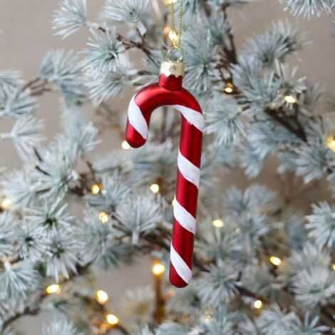 Julestok ophængt på grangrene