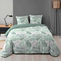 Mønstret sengetøj 240x220 cm lagt på dobbeltdyne og hovepuder i soveværelset