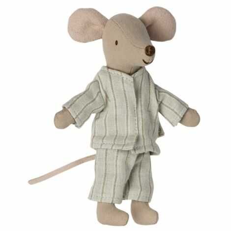 Mus i tændstikæske storebror i pyjamas klar til en god nattesøvn i æsken