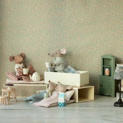 Mus i tændstikæske storebror med sine venner der forbereder en nats søv i æsken med de andre maileg mus