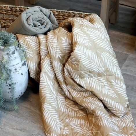 Lækker plaid creme og hvid mønstret med blade udfoldet så mønsteret ses flot