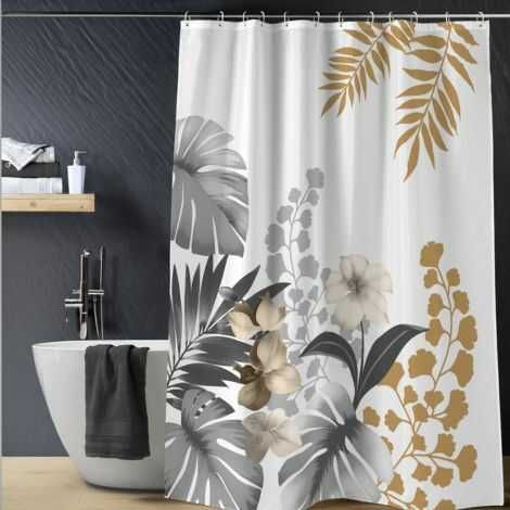 Badeforhæng med blomster i hvid, grå og beige farver ophængt på badestangen på badeværelset