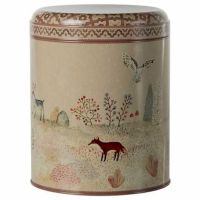 Kagedåse maileg i beige og brune farver med natur motiv af ræve, hare, rensdyr og ugle på en eng. til småkager