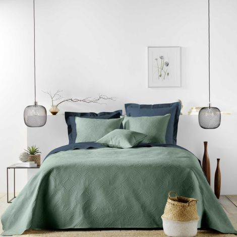 Sengetæppe med puder